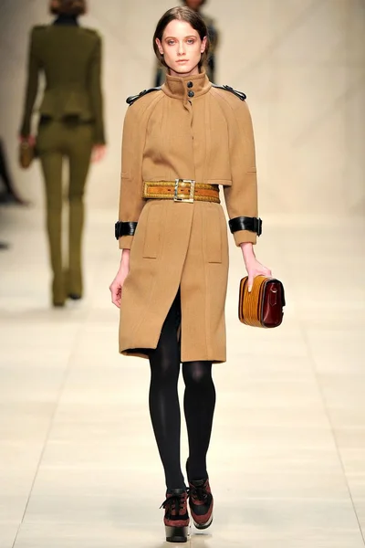 Look 28